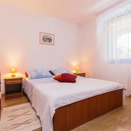 Apartman With A Parking Space Stinjan, - 15560 Póla