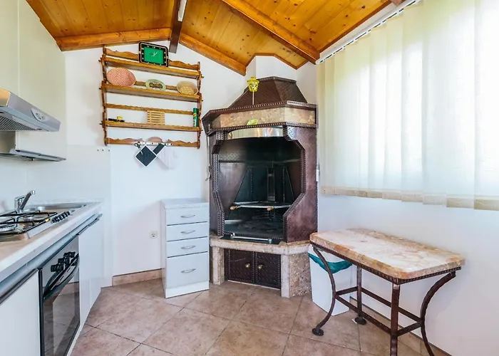 With A Parking Space Stinjan, - 15560 Apartamento *