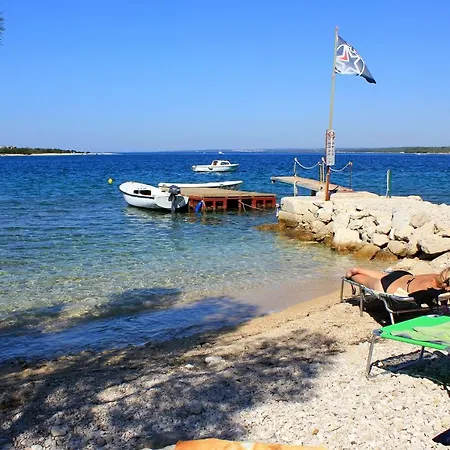 Apartamento With A Parking Space Stinjan, - 15560 Pula