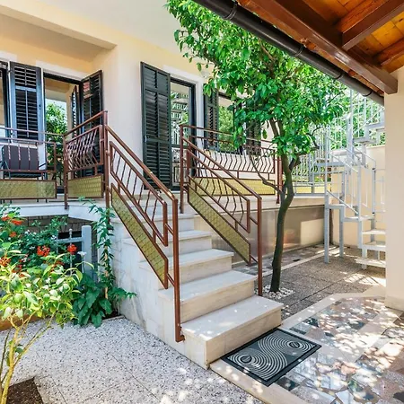 With A Parking Space Stinjan, - 15560 * Póla