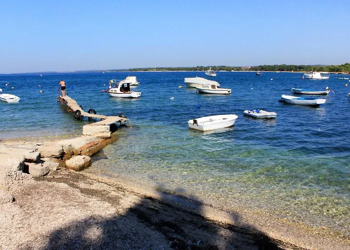 Апартаменти With A Parking Space Stinjan, - 15560 *