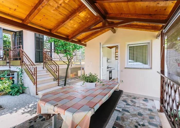 With A Parking Space Stinjan, - 15560 Апартаменти