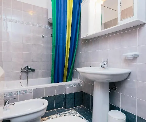 With A Parking Space Stinjan, - 15560 Пула