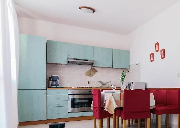 With A Parking Space Stinjan, - 15560 Апартаменти