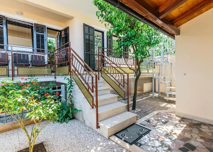 With A Parking Space Stinjan, - 15560 * Пула