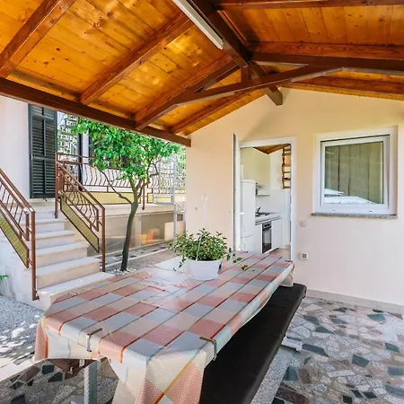 With A Parking Space Stinjan, - 15560 Apartamento