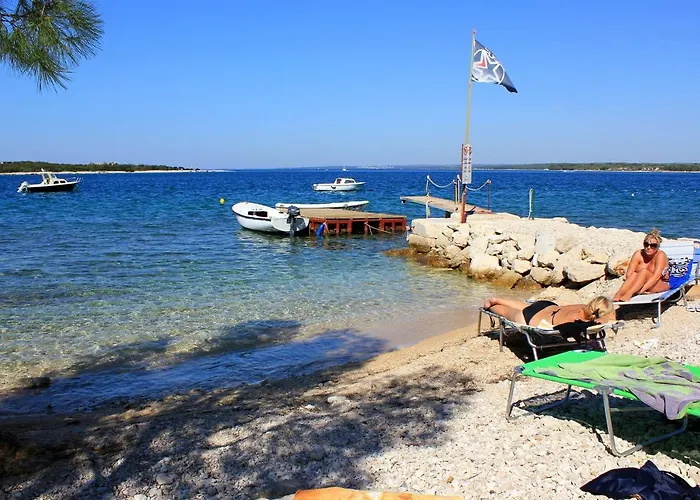 Appartamento With A Parking Space Stinjan, - 15560 Pola