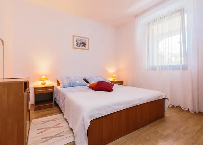 Appartamento With A Parking Space Stinjan, - 15560 Pola